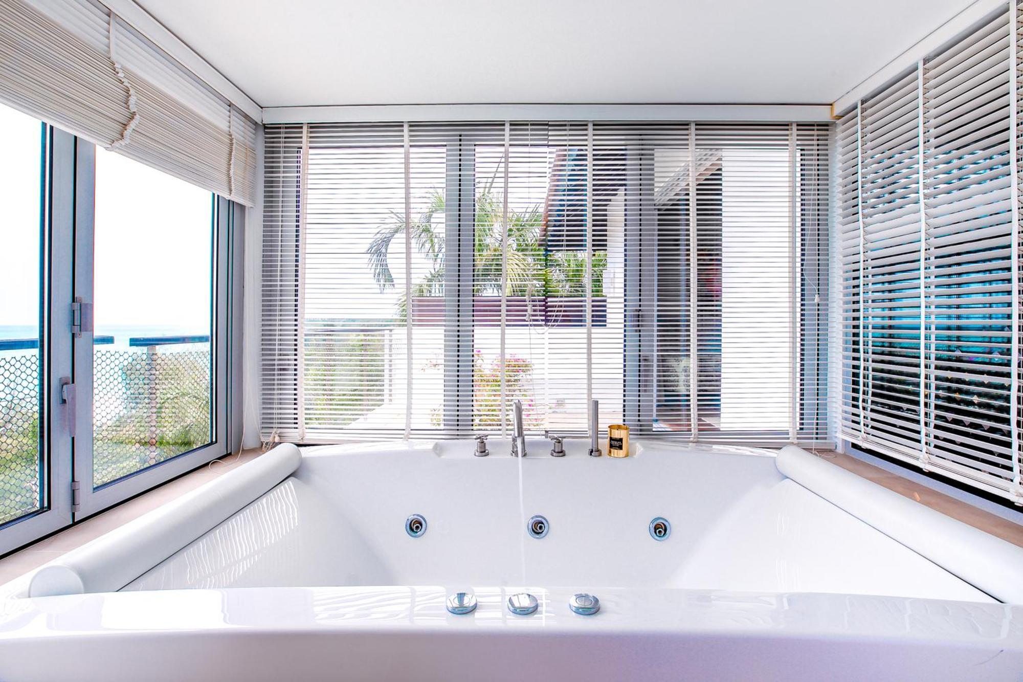 Surin Heights Villa Room photo